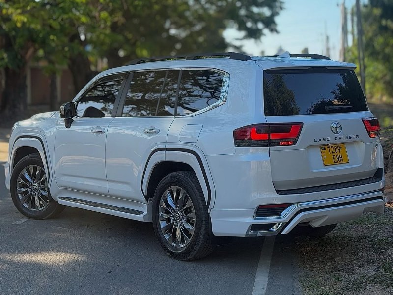 Toyota Land Cruiser LC300