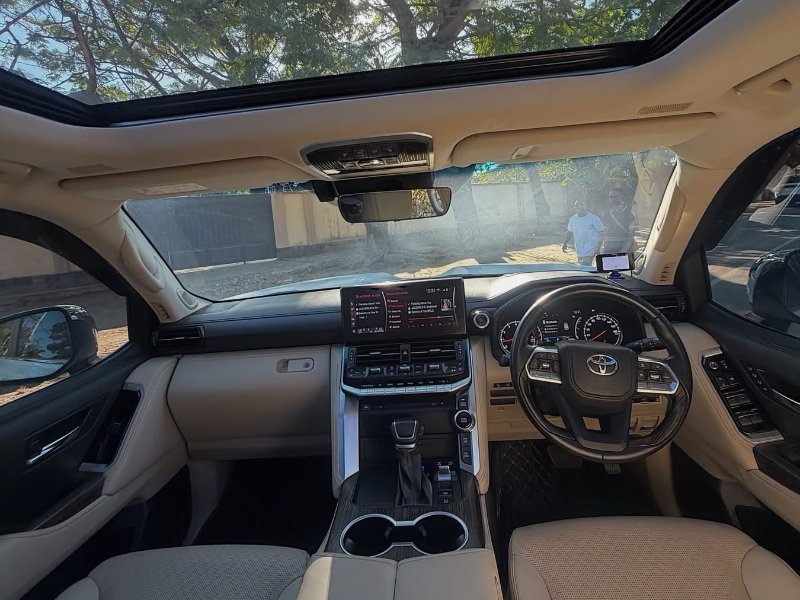Toyota Land Cruiser LC300